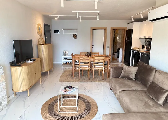 Daire Mavinin Ve Yeşilin Dansı Marmaris