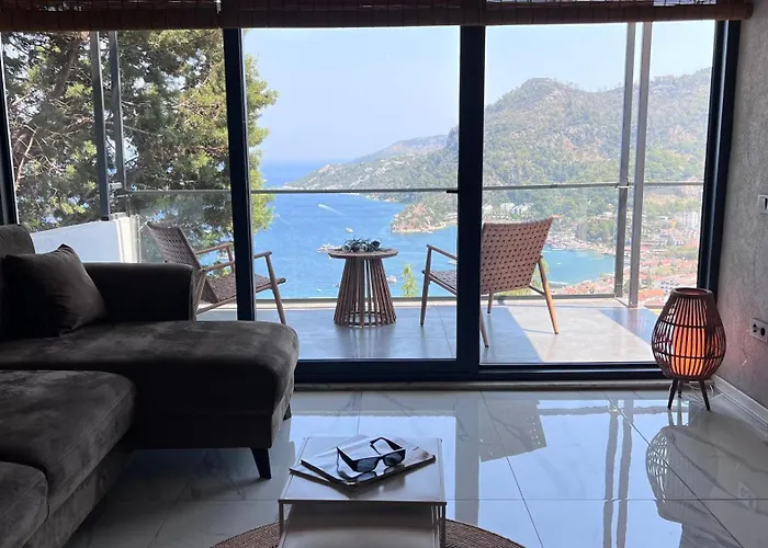 Mavinin Ve Yeşilin Dansı * Marmaris