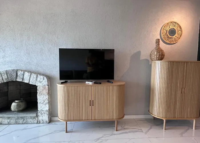 Mavinin Ve Yeşilin Dansı Daire Marmaris