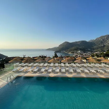 Apartment Mavinin Ve Yesilin Dansi *