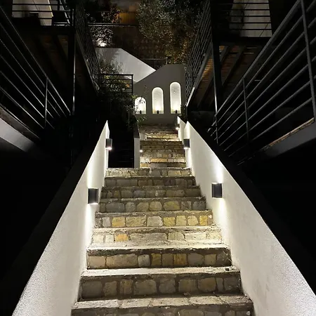 Mavinin Ve Yesilin Dansi Apartment