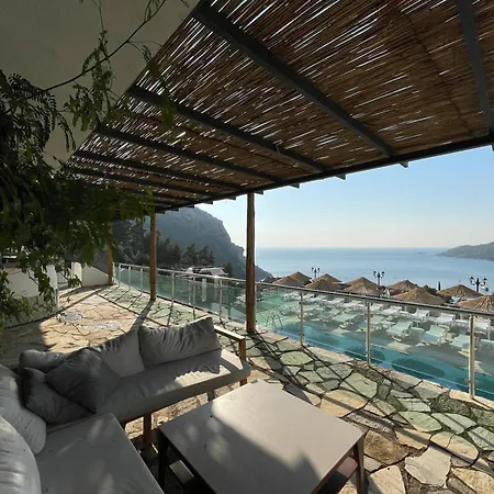 Apartment Mavinin Ve Yesilin Dansi