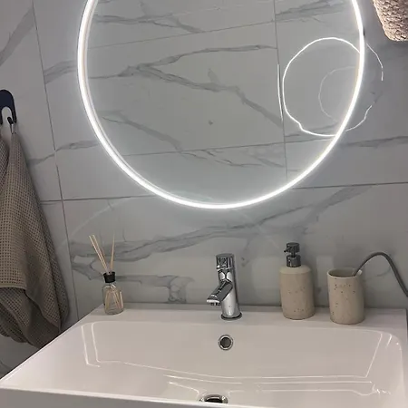 Mavinin Ve Yesilin Dansi Apartment