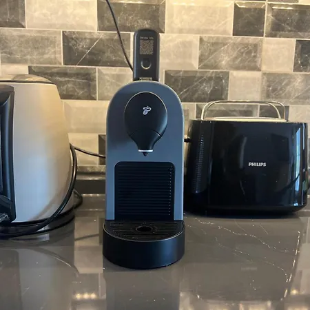 Apartman Mavinin Ve Yesilin Dansi *