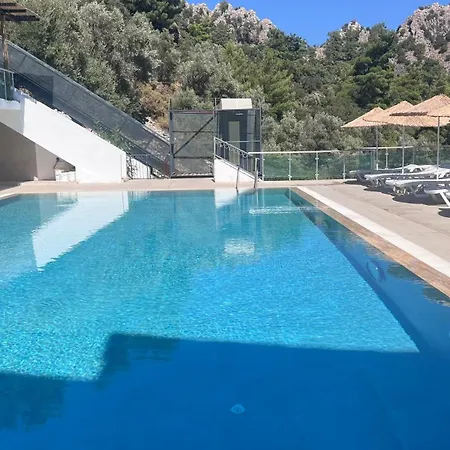 Mavinin Ve Yesilin Dansi, Panoramik Manzara, 75m2 * Μαρμαρίς