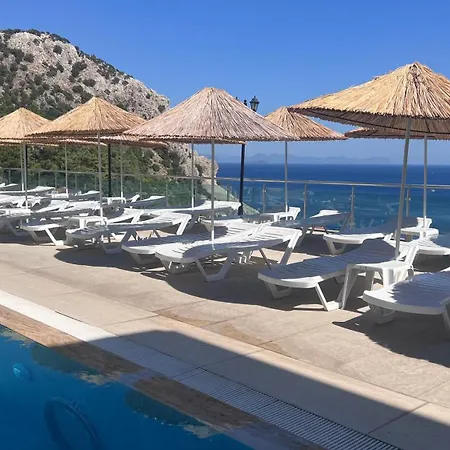 Mavinin Ve Yesilin Dansi, Panoramik Manzara, 75m2 Μαρμαρίς