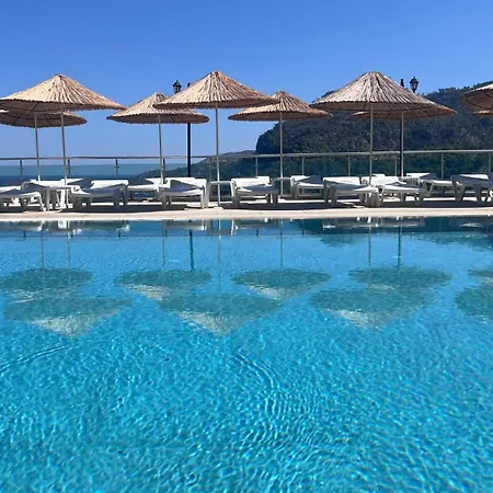 Mavinin Ve Yesilin Dansi, Panoramik Manzara, 75m2 Μαρμαρίς