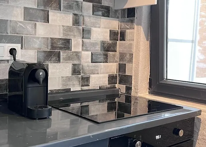 Apartman Mavinin Ve Yesilin Dansi