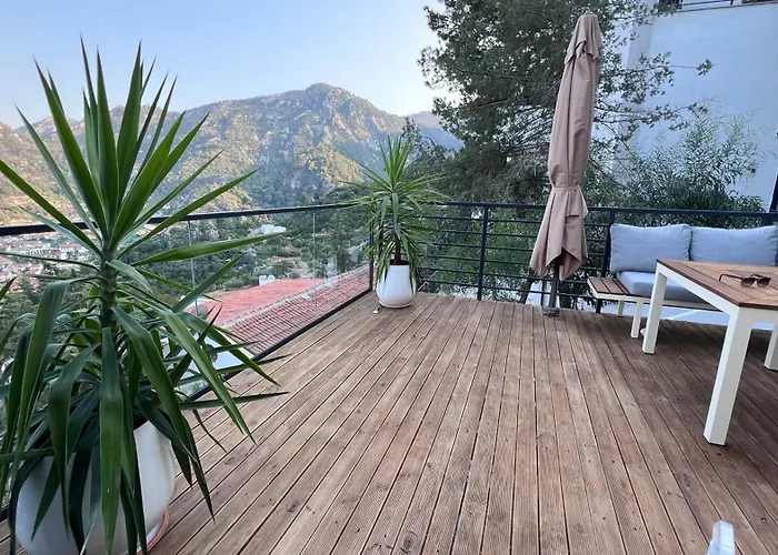 Mavinin Ve Yesilin Dansi Apartman