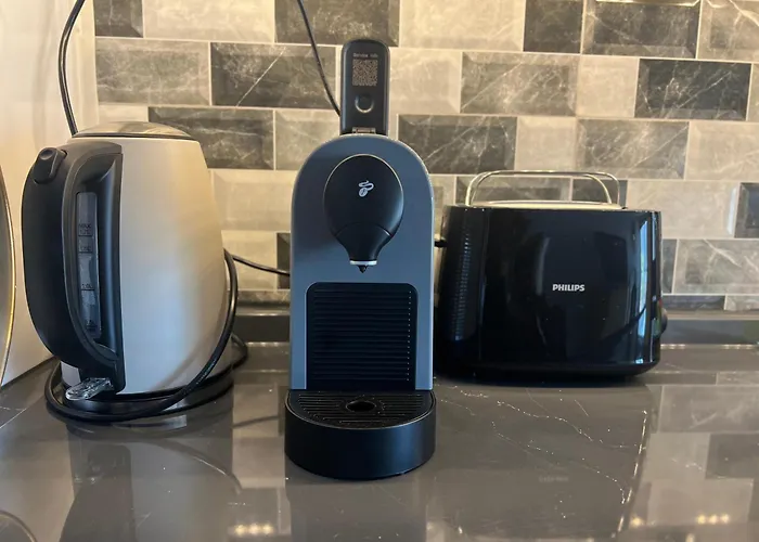 Apartman Mavinin Ve Yesilin Dansi *