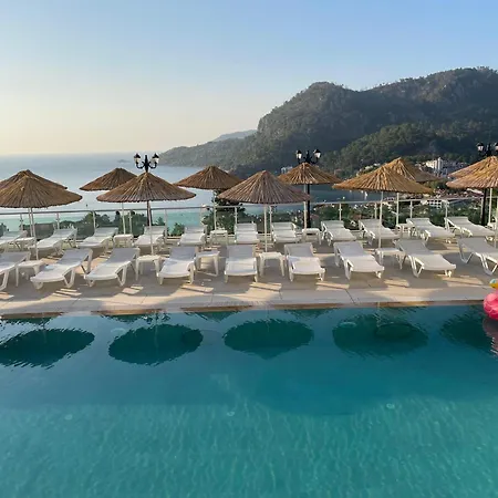 Mavinin Ve Yesilin Dansi Apartament *